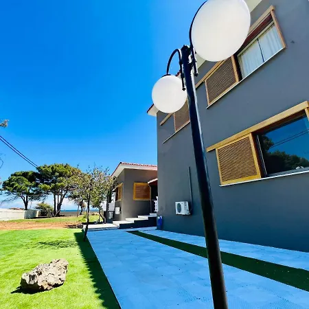 Gazonia Family Estate بيت ضيافة *