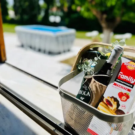 Gazonia Family Estate بيت ضيافة *