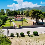 게스트하우스 Gazonia Family Estate 4*